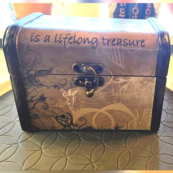 Angel Wood Trinket Jewelry Box - A Good Friend is a Lifelong Treasure - Picture 2 of 10